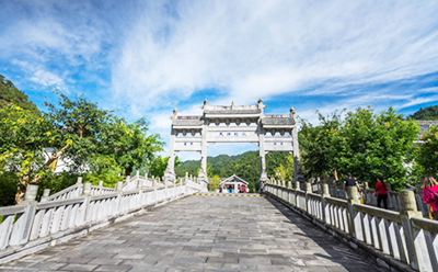 “五一”假期，測溫門助力各大景區疫情防控